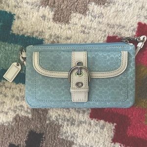 Coach Blue Wristlet 🔵⚪️🤩